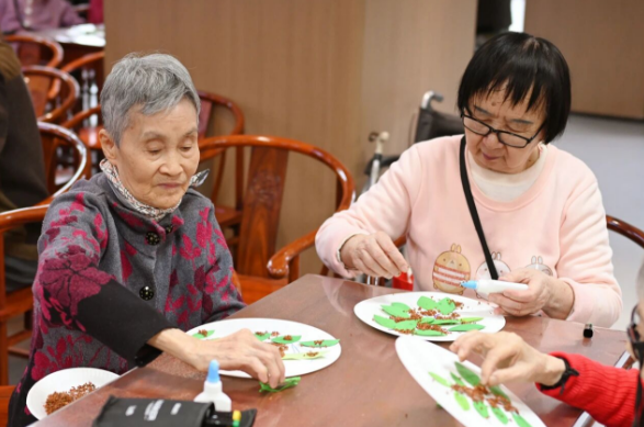 【秋意浓,丹桂香】国德满院甜香,长者乐享“花样”生活! 【秋意浓,丹桂香】国德满院甜香,长者乐享“花样”生活!