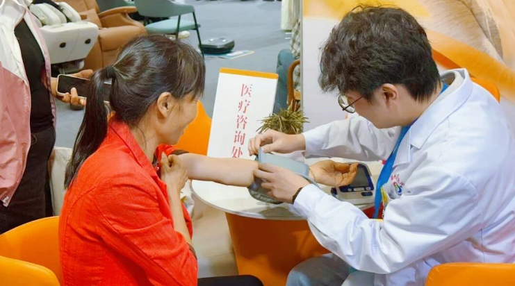 聚焦首届海峡养老产业博览会！国德养老参展亮相！