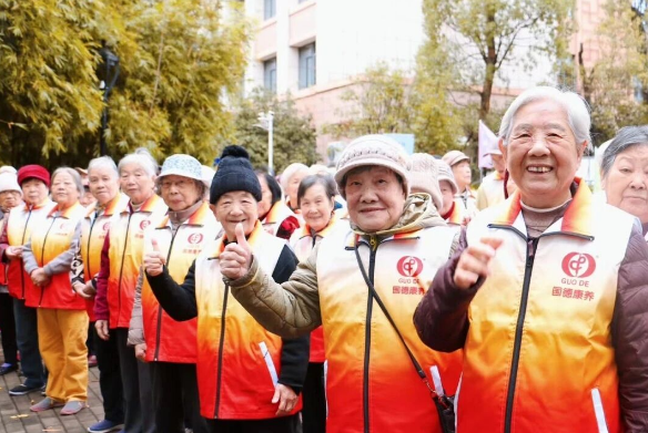 运动悦银龄丨国德康养第六届长者运动会邀请函