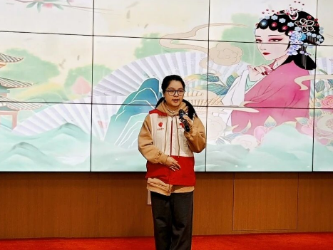 新邻报到！国德用“红围巾+老歌”嗨出银发青春！