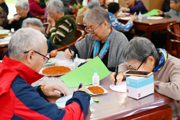 【秋意浓,丹桂香】国德满院甜香,长者乐享“花样”生活! 【秋意浓,丹桂香】国德满院甜香,长者乐享“花样”生活!