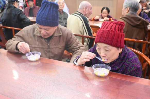 暖饺甜汤圆，爷爷奶奶的冬至 “家” 年华！