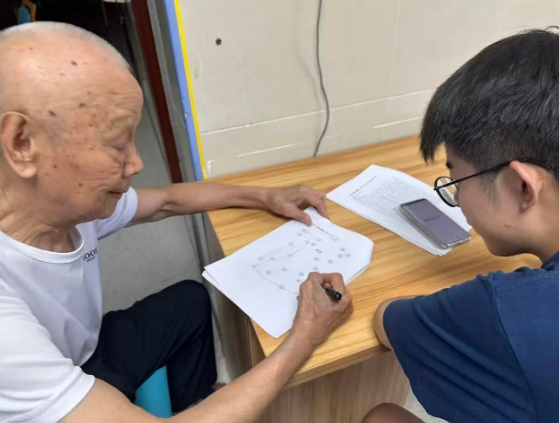 在VR世界里“炒菜种花”,国德长者这样延缓认知衰退 在VR世界里“炒菜种花”,国德长者这样延缓认知衰退