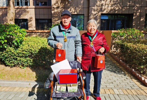 从戈壁先锋到赛场荣光,三连冠背后的“稳”与幸福晚年 从戈壁先锋到赛场荣光,三连冠背后的“稳”与幸福晚年