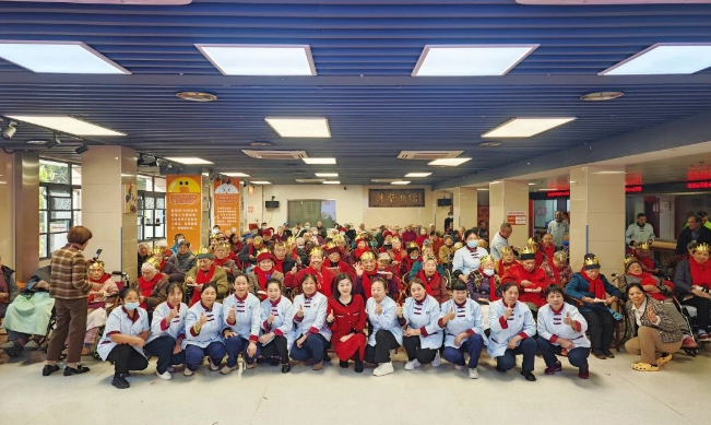 生日会“卷”出新高度:蛋糕“玩出花”,国德币撒不停!