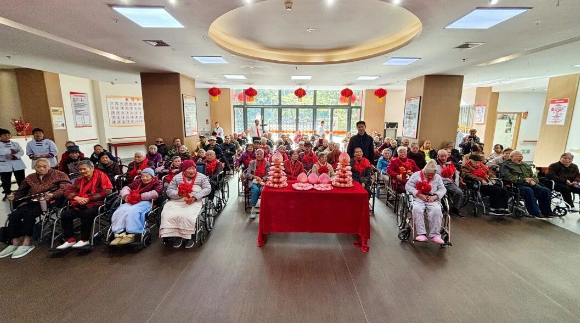 生日会“卷”出新高度:蛋糕“玩出花”,国德币撒不停! 生日会“卷”出新高度:蛋糕“玩出花”,国德币撒不停!