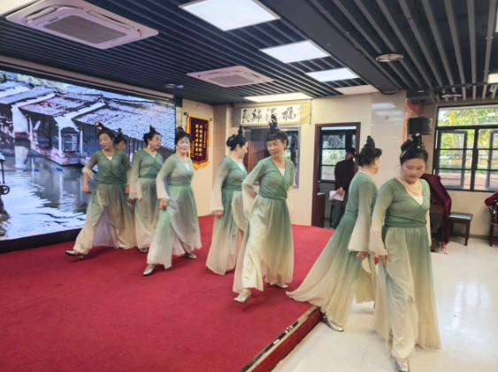 生日会“卷”出新高度:蛋糕“玩出花”,国德币撒不停! 生日会“卷”出新高度:蛋糕“玩出花”,国德币撒不停!