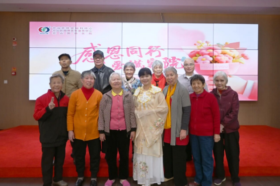 用爱编织时光,以温暖回馈感恩 | 国德康养文艺汇演暖心回顾 用爱编织时光,以温暖回馈感恩 | 国德康养文艺汇演暖心回顾