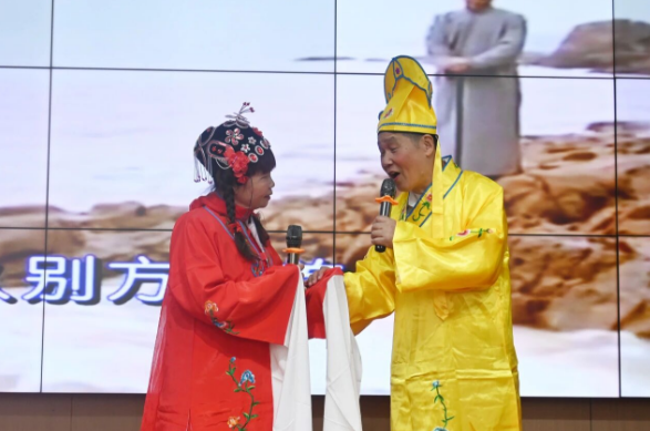 生日会“卷”出新高度:蛋糕“玩出花”,国德币撒不停! 生日会“卷”出新高度:蛋糕“玩出花”,国德币撒不停!