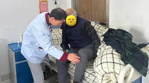 入职仅半年！44岁护理新人郑兴兹从行业新人到赛场新秀！