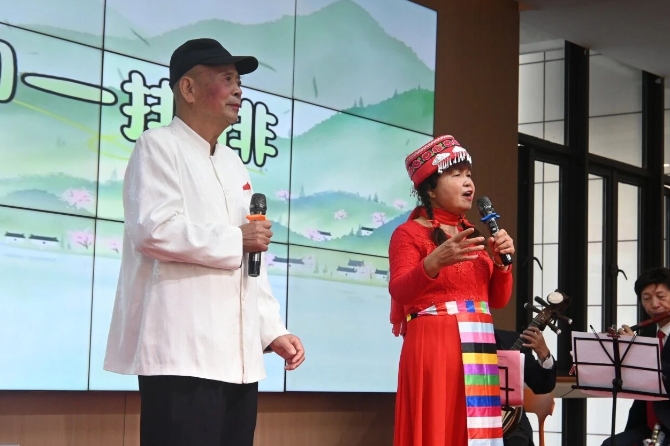 生日会“卷”出新高度:蛋糕“玩出花”,国德币撒不停! 生日会“卷”出新高度:蛋糕“玩出花”,国德币撒不停!