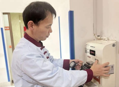 入职仅半年！44岁护理新人郑兴兹从行业新人到赛场新秀！