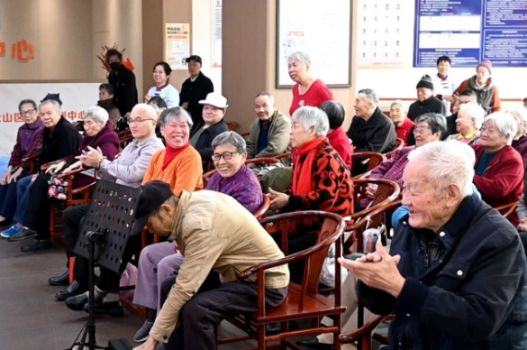 用爱编织时光,以温暖回馈感恩 | 国德康养文艺汇演暖心回顾 用爱编织时光,以温暖回馈感恩 | 国德康养文艺汇演暖心回顾