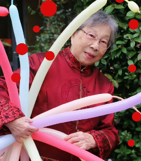 气球变烟花！国德上演"银发版"浪漫暴击！