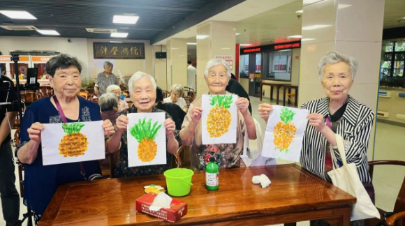 “养以爱奉”不是一句口号,而是365天的悉心陪伴! “养以爱奉”不是一句口号,而是365天的悉心陪伴!