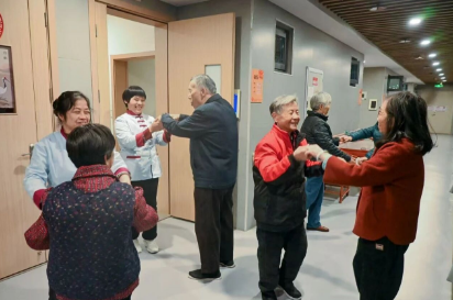 护理员曹祝凤：“自己心里有阳光，才能把温暖带给长者呀！”