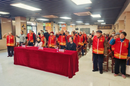 银龄映初心 志愿暖家园——国德两院2025年度志愿者表彰大会温情落幕