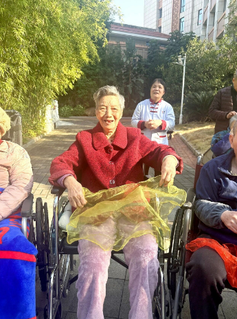 在国德，护理型长者的养老时光，也理应有风、有阳光、有欢笑的形状！