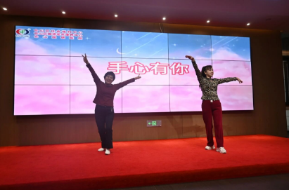 护理员曹祝凤：“自己心里有阳光，才能把温暖带给长者呀！”