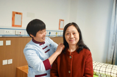 护理员曹祝凤：“自己心里有阳光，才能把温暖带给长者呀！”