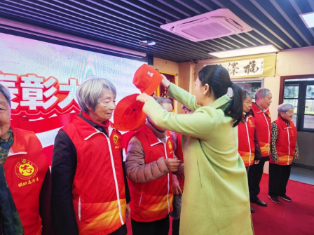 银龄映初心 志愿暖家园——国德两院2025年度志愿者表彰大会温情落幕