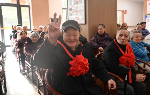 寿星派对狂欢曲：爷爷奶奶的甜蜜生日趴！