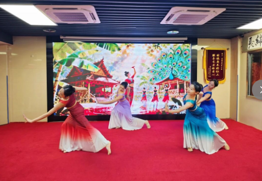 寿星派对狂欢曲：爷爷奶奶的甜蜜生日趴！