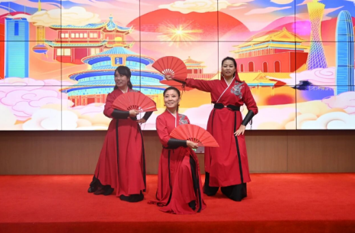 寿星派对狂欢曲：爷爷奶奶的甜蜜生日趴！