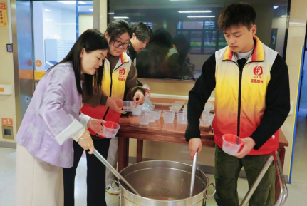 欢歌绕梁迎腊八，福泽常随“粥”满园！