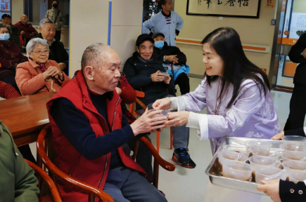 欢歌绕梁迎腊八，福泽常随“粥”满园！