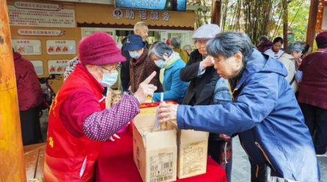 您好，我们是银杏百福国德长者志愿队，平均年龄83岁