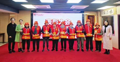 您好，我们是银杏百福国德长者志愿队，平均年龄83岁