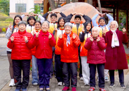 【YOUNG】8名18岁留学生来国德，陪爷爷奶奶过大年！