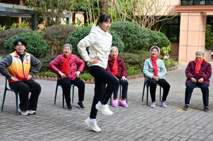 “最快女护士”张水华来国德老年康养中心陪爷爷奶奶过小年！