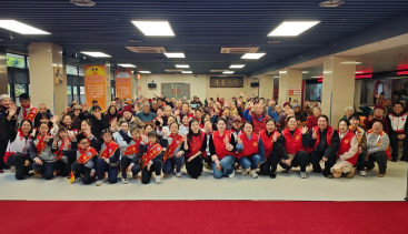 童趣邂逅拗九佳节，粥香与孝心共暖长者时光