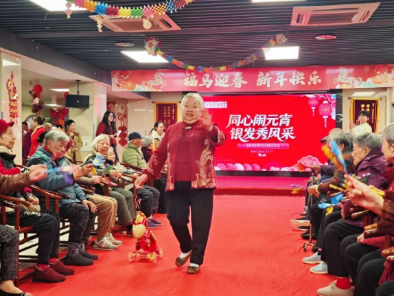 马年闹元宵｜国德“夕阳天团”C位走秀，中外碰撞解锁节日新花样