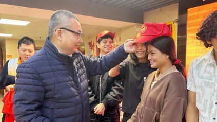 【YOUNG】8名18岁留学生来国德，陪爷爷奶奶过大年！