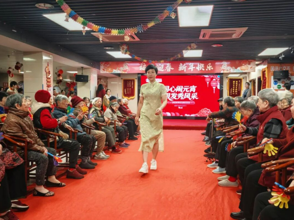 马年闹元宵｜国德“夕阳天团”C位走秀，中外碰撞解锁节日新花样