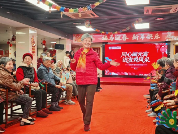 马年闹元宵｜国德“夕阳天团”C位走秀，中外碰撞解锁节日新花样