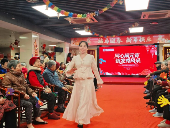 马年闹元宵｜国德“夕阳天团”C位走秀，中外碰撞解锁节日新花样