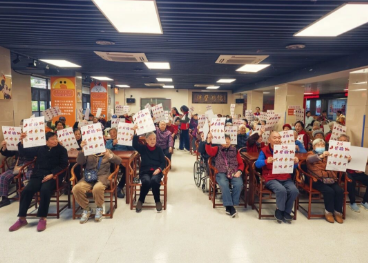 童趣邂逅拗九佳节，粥香与孝心共暖长者时光