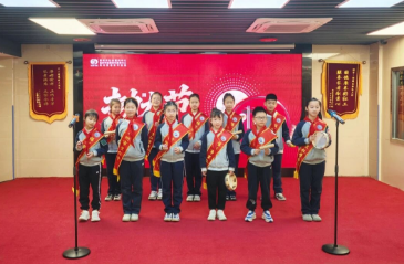 童趣邂逅拗九佳节，粥香与孝心共暖长者时光