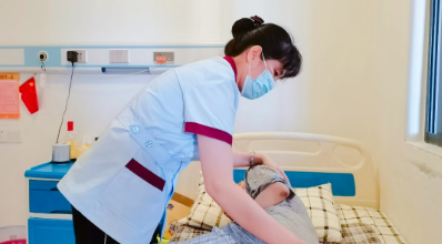 三月春风暖国德，巾帼芳华绽光芒 —— 致敬守护长者的 “她” 力量