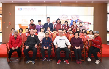 童趣邂逅拗九佳节，粥香与孝心共暖长者时光