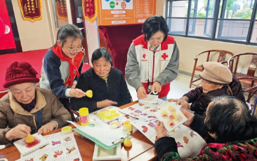 童趣邂逅拗九佳节，粥香与孝心共暖长者时光