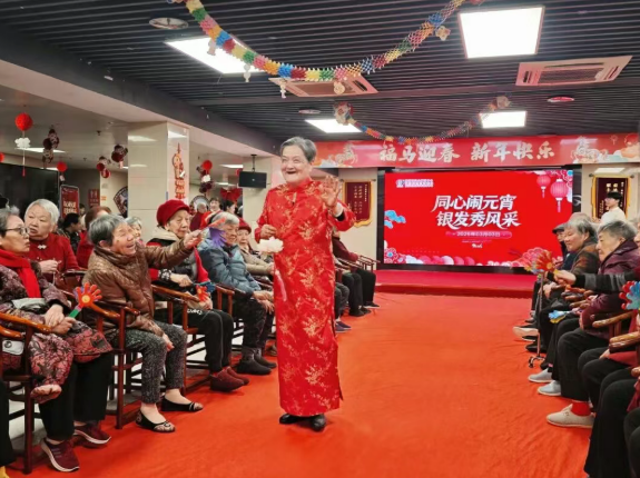 马年闹元宵｜国德“夕阳天团”C位走秀，中外碰撞解锁节日新花样