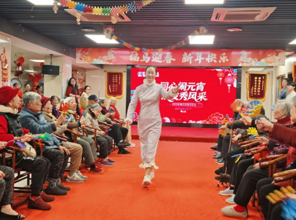 马年闹元宵｜国德“夕阳天团”C位走秀，中外碰撞解锁节日新花样