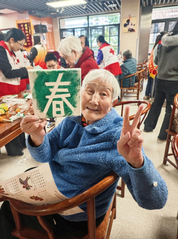 童趣邂逅拗九佳节，粥香与孝心共暖长者时光