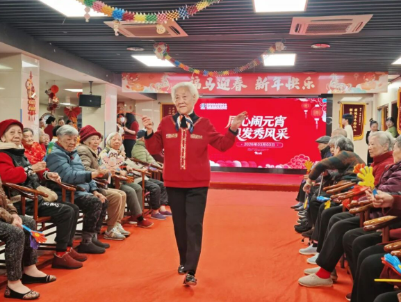 马年闹元宵｜国德“夕阳天团”C位走秀，中外碰撞解锁节日新花样