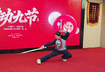 童趣邂逅拗九佳节，粥香与孝心共暖长者时光